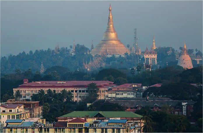 Theo truyền thuyết, địa điểm xây dựng Chùa Shwedagon đã được một vị thần mách bảo (Ảnh: Internet).