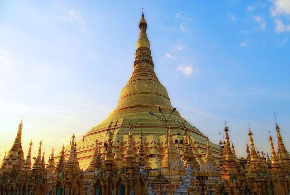 Chùa Shwedagon uy nghiêm vươn cao giữa lòng thành phố Yangon (Ảnh: Internet).