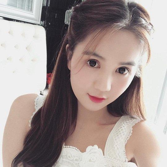 Dù vướng phải không ít thị phi nhưng “nữ hoàng nội y” của làng giải trí vẫn được đánh giá là có đôi mắt đẹp hiếm có hiện nay (Ảnh: Internet). Dù vướng phải không ít thị phi nhưng “nữ hoàng nội y” của làng giải trí vẫn được đánh giá là có đôi mắt đẹp hiếm có hiện nay (Ảnh: Internet).