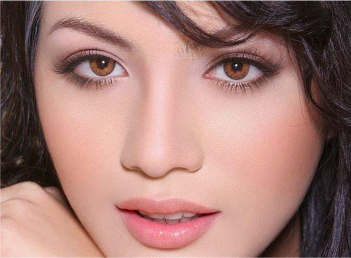 Hàng mi cong vút giúp đôi mắt có sức sống và quyến rũ hơn hẳn (Ảnh: Internet). Hàng mi cong vút giúp đôi mắt có sức sống và quyến rũ hơn hẳn (Ảnh: Internet).