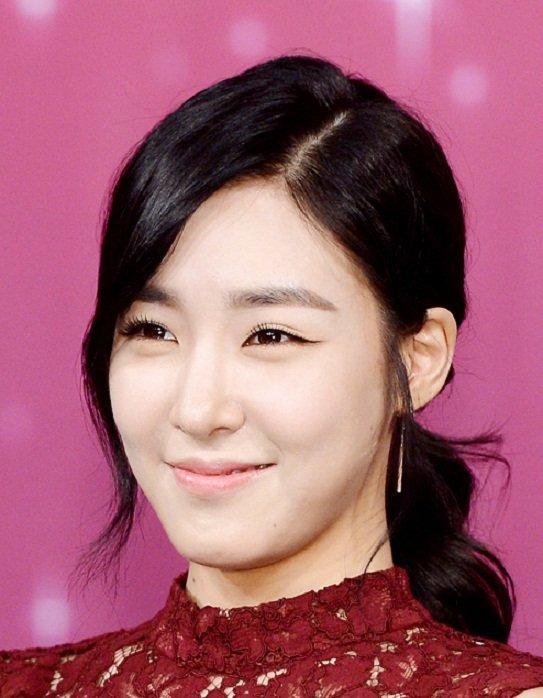 Khi chúng ta cười, đuôi mắt sẽ nhíu lại và hơi cong lên trên (Ảnh: Internet). Khi chúng ta cười, đuôi mắt sẽ nhíu lại và hơi cong lên trên (Ảnh: Internet).