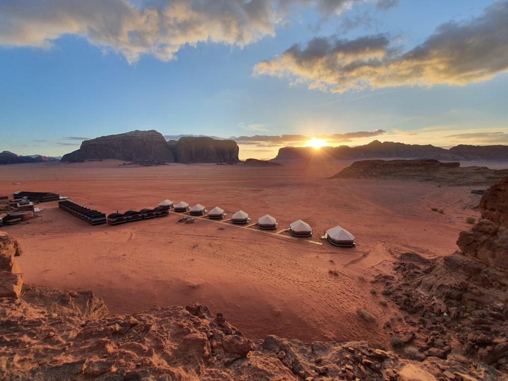 Những khu lều trại xinh xắn mọc lên giữa sa mạc tại Wadi Rum (Ảnh: Internet).