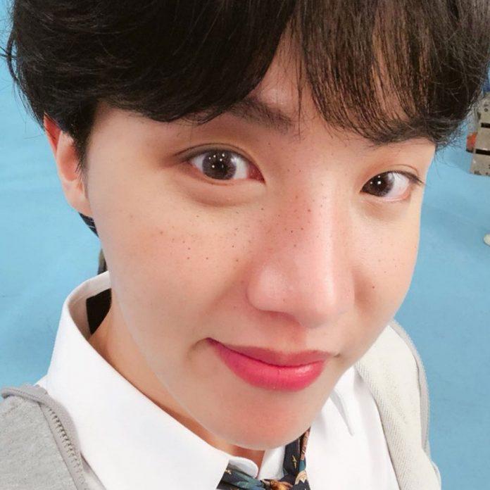 J-Hope (BTS) với phong cách trang điểm đẹp nhất. (Nguồn: Internet)