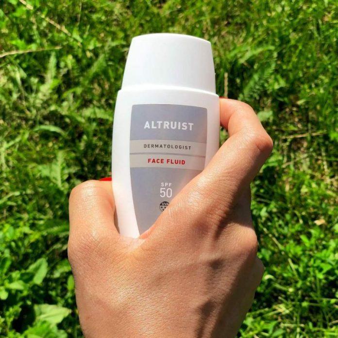 Kem chống nắng Altruist Suncreen Face Fluid có kết cấu mỏng nhẹ dễ dàng thẩm thấu (Nguồn: Internet).