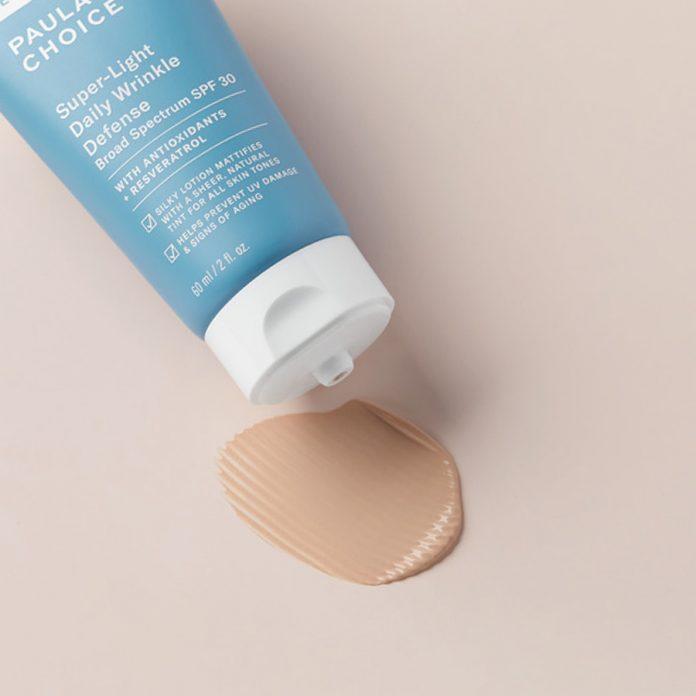 Top 10 kem chống nắng dành cho da điều trị, da treatment: Toàn trùm cuối giúp bảo vệ da đỉnh cao 4 Methylbenzylidene Camphor AHA Avobenzone Bằng sáng chế Cellular Bioprotection Bemotrizinol BHA Broad Spectrum chiết xuất cam thảo Chiết xuất cây cải xoăn Chiết xuất hạt nho Chiết xuất quả lựu Chiết xuất rễ hoàng cầm Chiết xuất tảo Laminaria Chiết xuất từ tế bào táo tây Chiết xuất vỏ cây liễu trắng chống nắng chống nắng quang phổ rộng Công nghệ Mexoplex Diethylhexyl Butamido Triazone Digital Aging Defense Ectoin Ethylhexyl Salicylate Ethylhexyl Triazone glycerin Homosalate kem chống nắng Kem chống nắng Altruist Suncreen Face Fluid SPF50 kem chống nắng Bioderma Photoderm Laser SPF 50+ Kem chống nắng Cancer Council Active SPF 50 Kem chống nắng Cancer Council Face Day Wear Moisturizer Matte Invisible SPF 50 kem chống nắng dành cho da treatment Kem chống nắng EltaMD UV Physical Broad Spectrum SPF41 kem chống nắng hoá học Kem chống nắng Image Prevention Daily Ultimate Protection Moisturizer SPF 50 Kem chống nắng La Roche Posay Anthelios XL Anti Shine Dry Touch Gel Cream SPF 50 Kem chống nắng Nivea UV Face Shine Control SPF 50 Kem chống nắng Paula s Choice Resist Super Light Wrinkle Defense SPF 30 kem chống nắng quang phổ rộng Kem chống nắng Ultrasun Face Anti Ageing Anti Pigmentation Sun Protection SPF50 kem chống nắng vật lý Kem chống nắng vật lý lai hóa học Linoleic Acid list List 10 list mỹ phẩm Niacinamide Octisalate Octocrylene Panthenol Protein từ đậu Hà Lan Quercetin retinol SPF tẩy da chết hóa học Tế bào gốc thực vật Thioctic Acid Tinosorb A2B và Uvinul T 150 Tinosorb S Titanium Dioxide top kem chống nắng top sản phẩm uva uvb Uvinul A Plus Vitamin B3 vitamin B5 vitamin C vitamin E Zinc Oxide