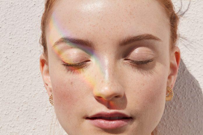 Làn da treatment thường nhạy cảm hơn với anh nắng mặt trời nên cần được bảo vệ cẩn thận hơn (Nguồn: Internet).