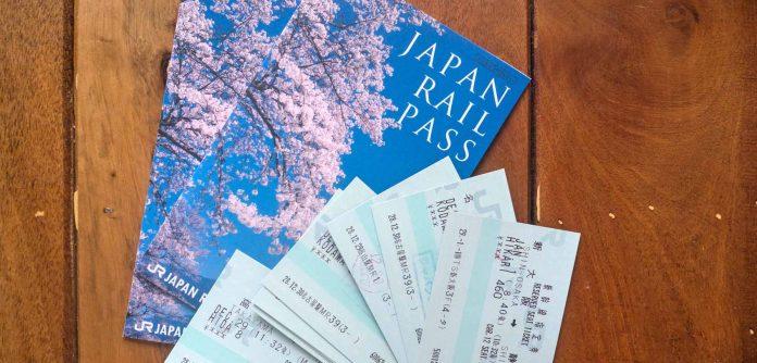 JR Pass là một dạng thẻ thông hành cho phép bạn di chuyển dễ dàng và tiết kiệm khi du lịch tại Nhật Bản (Ảnh: Internet).