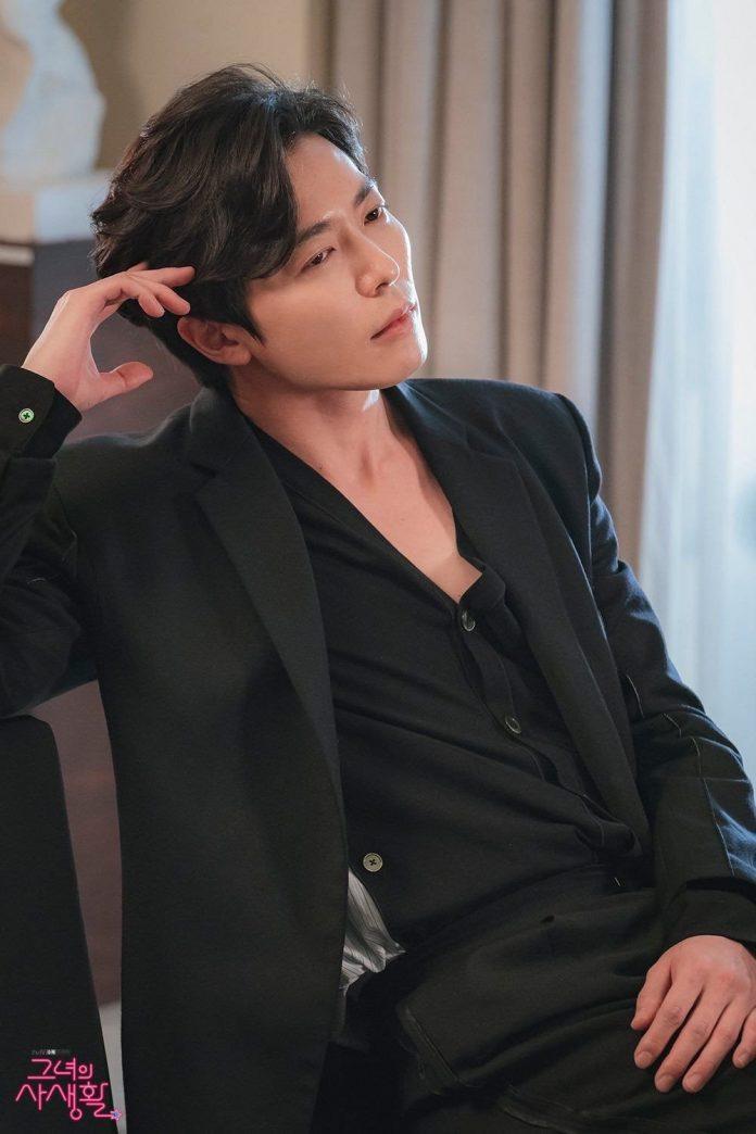 Kim Jae Wook đóng vai phản diện trên màn ảnh nhưng ngoài đời lại vô cùng đáng yêu. (Nguồn: Internet)