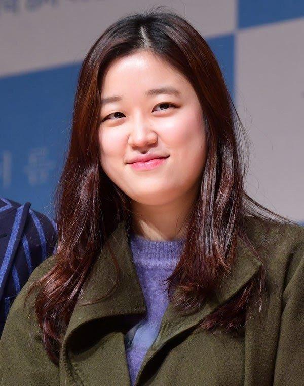 Đạo diễn Shim Na Yeon lần đầu đạt được thành công với bộ phim truyền hình Moment at Eighteen. (Ảnh: Internet)