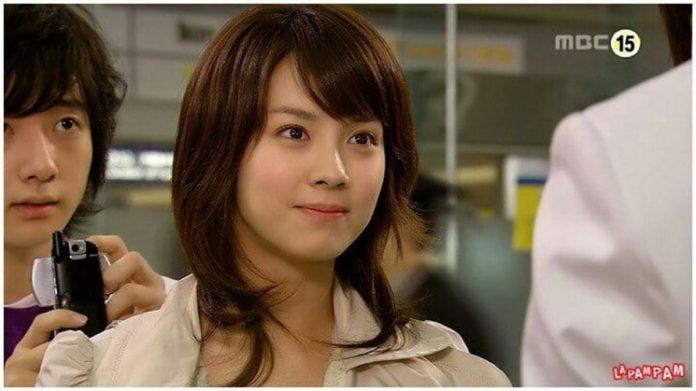 Khuôn mặt mộc của Song Ji Hyo khiến nhiều người phải ghen tỵ . ( Ảnh : Internet)