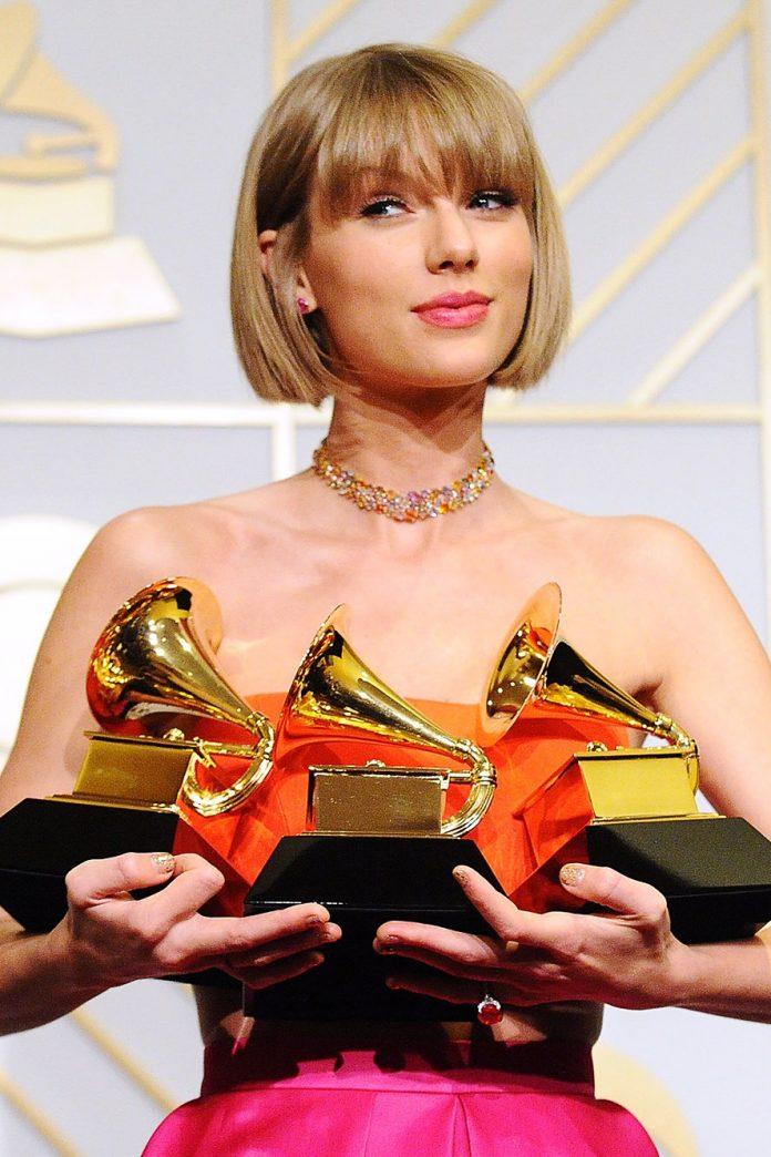 Taylor Swift với ba lần dành giải Grammy ( Ảnh: Internet )