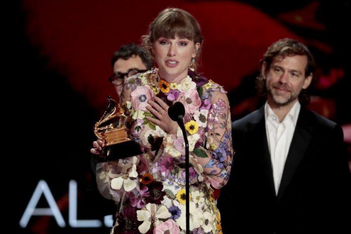 Taylor Swift trong lễ trao giải Grammy lần thứ 63 ( Ảnh: Internet )
