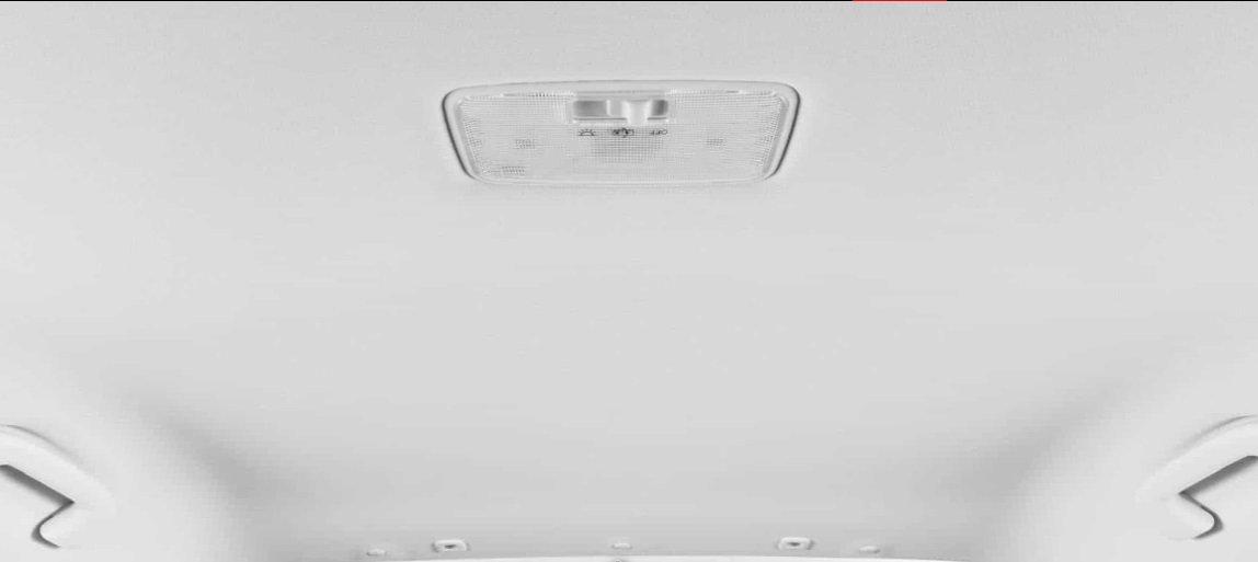 Trần xe kết hợp đèn chiếu sáng trong khoang của Corolla Altis 2021 (Nguồn: Internet)