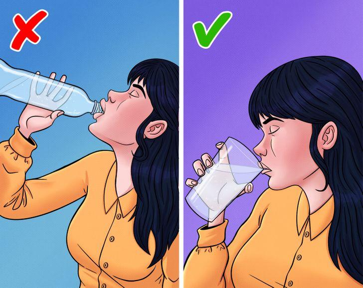 Uống nhiều nước có thể không phải lí do khiến bạn đi tiểu liên tục (Ảnh: Internet)
