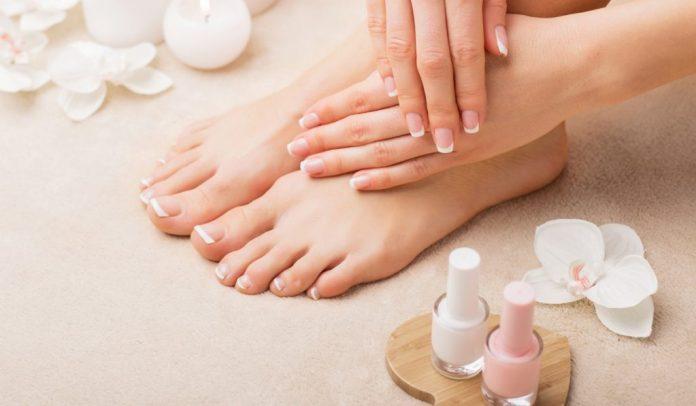 Kose Coenrich Q10 Whitening Medicated Hand Cream dưỡng da tay, da chân mịn màng và trắng sáng (ảnh: internet)
