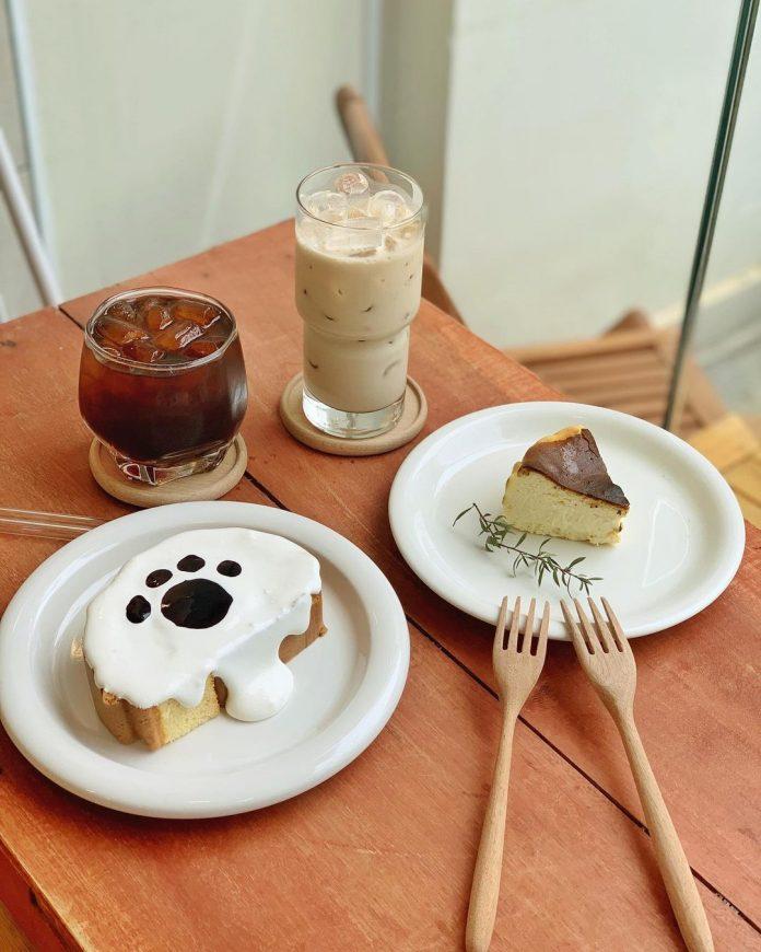 Bánh nước trông đáng yêu không kém (ảnh: Instagram @doradora_cafe)