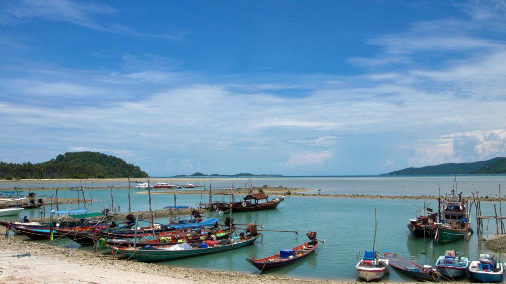 Hai hòn đảo Koh Madsum và Koh Tan khi nhìn từ Koh Samui (Ảnh: Internet).