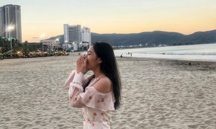 Chụp ở bờ biển Quy Nhơn lúc hoàng hôn ( Ảnh: BlogAnChoi)