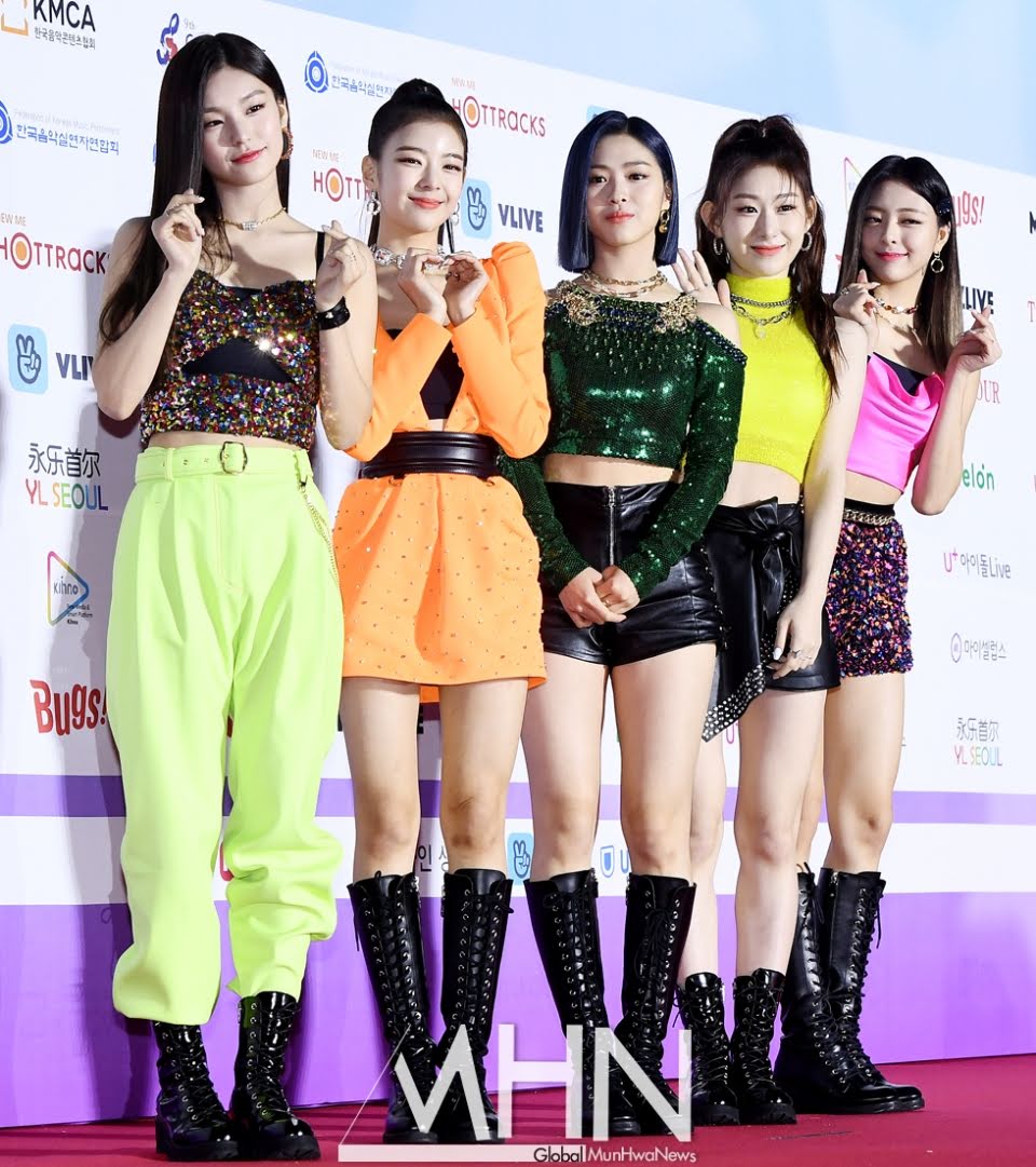 Trang phục ở Gaon Chart Music Awards 2019 của ITZY không được lòng cư dân mạng (Ảnh: Internet)