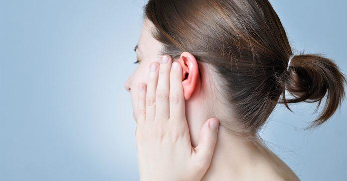 Khi bị ù tai có khả năng bạn đã mắc bệnh viêm tai giữa (Nguồn: Internet).