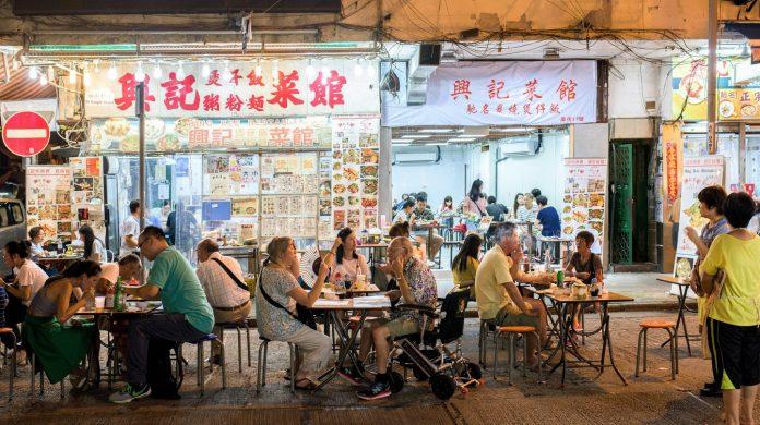 Các đại điểm ăn uống tại Hong Kong đang trở lại đông đúc như xưa (Ảnh: Internet).