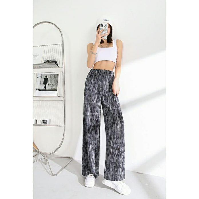 Quần ống rộng họa tiết nổi bật (Nguồn: Internet) Quần ống rộng họa tiết nổi bật (Nguồn: Internet)