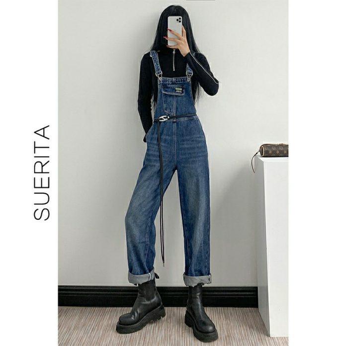 Quần yếm mix boots cổ cao (Nguồn: Internet) Quần yếm mix boots cổ cao (Nguồn: Internet)