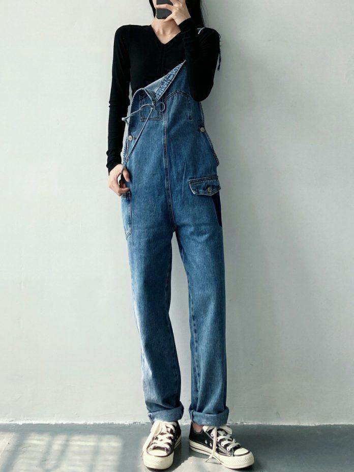 Mix quần yếm và áo đen (Nguồn: Internet) Mix quần yếm và áo đen (Nguồn: Internet)