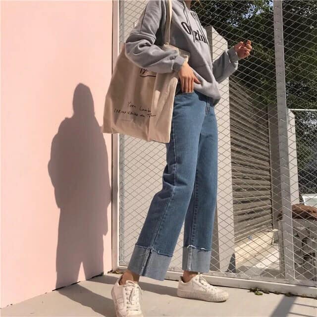 Nhẹ nhàng hơn với sweater màu xám (Nguồn: Internet) Nhẹ nhàng hơn với sweater màu xám (Nguồn: Internet)