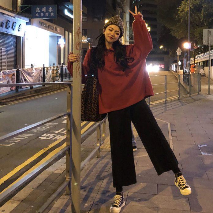 Nổi bật hơn với mũ và túi cùng họa tiết (Nguồn: Internet) Nổi bật hơn với mũ và túi cùng họa tiết (Nguồn: Internet)