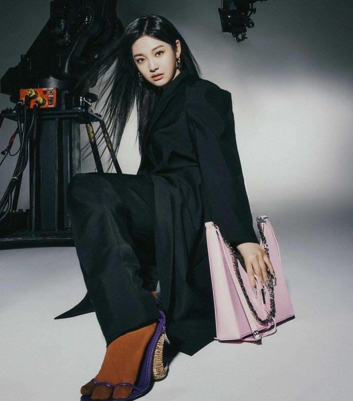 Ningning đảm nhận vai trò main vocal của aespa với giọng hát cao vút như nhân vật Disney. (Nguồn: Internet)