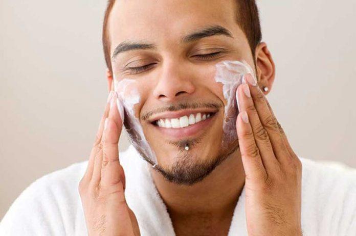 Đối với làn da hỗn hợp bạn cần ưu tiên các bước dưỡng ẩm để tránh da bị quá khô hay quá nhiều dầu ( Nguồn: internet)