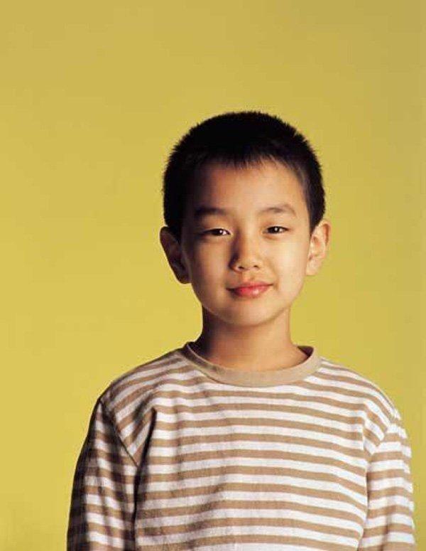 Vẻ đẹp hồn nhiên và dễ thương của Yoo Seung Ho hồi nhỏ (Ảnh: Internet).