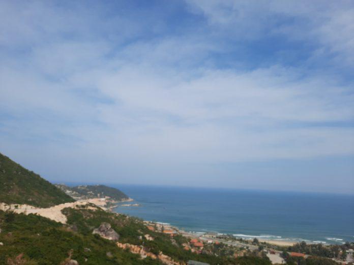 Nhìn từ chùa Ông Núi