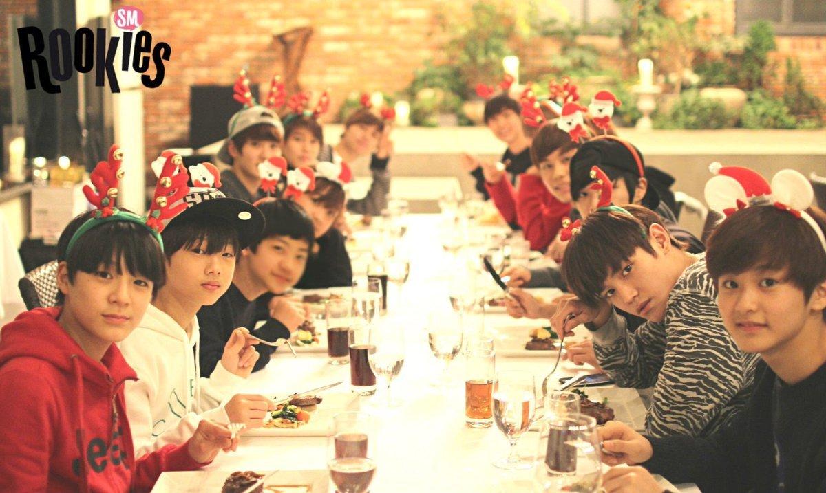 Các thành viên NCT ăn cùng nhau khi còn là thực tập sinh (Ảnh: Internet)