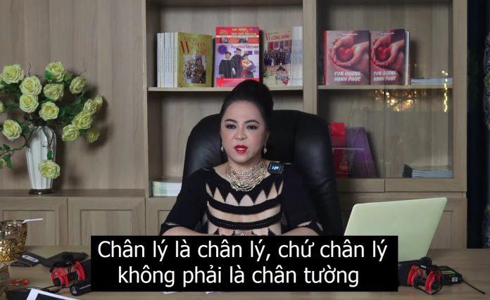 Đừng để bị dồn đến chân tường mới lòi ra chân lý. (Ảnh: BlogAnChoi)