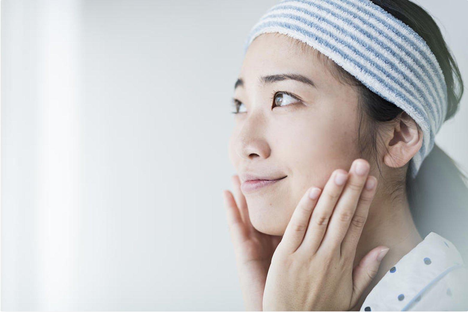 Skincare routines vào buổi sáng sẽ tập trung vào việc phục hồi và cấp ẩm cho da (Nguồn: Internet).