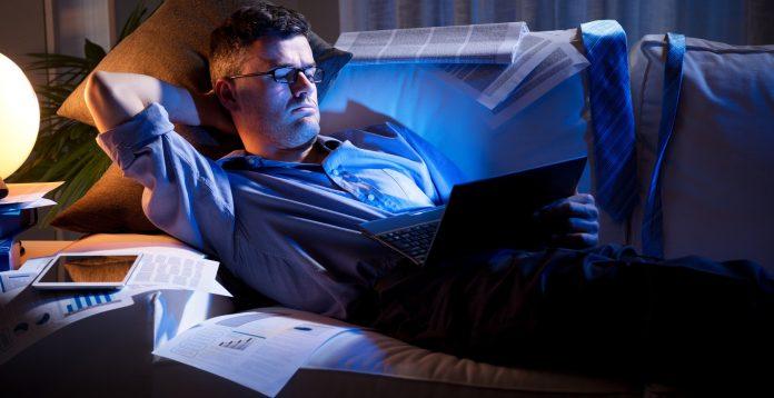 Thức khuya có thể ảnh hưởng đến chất lượng buổi tập (Ảnh: Internet).
