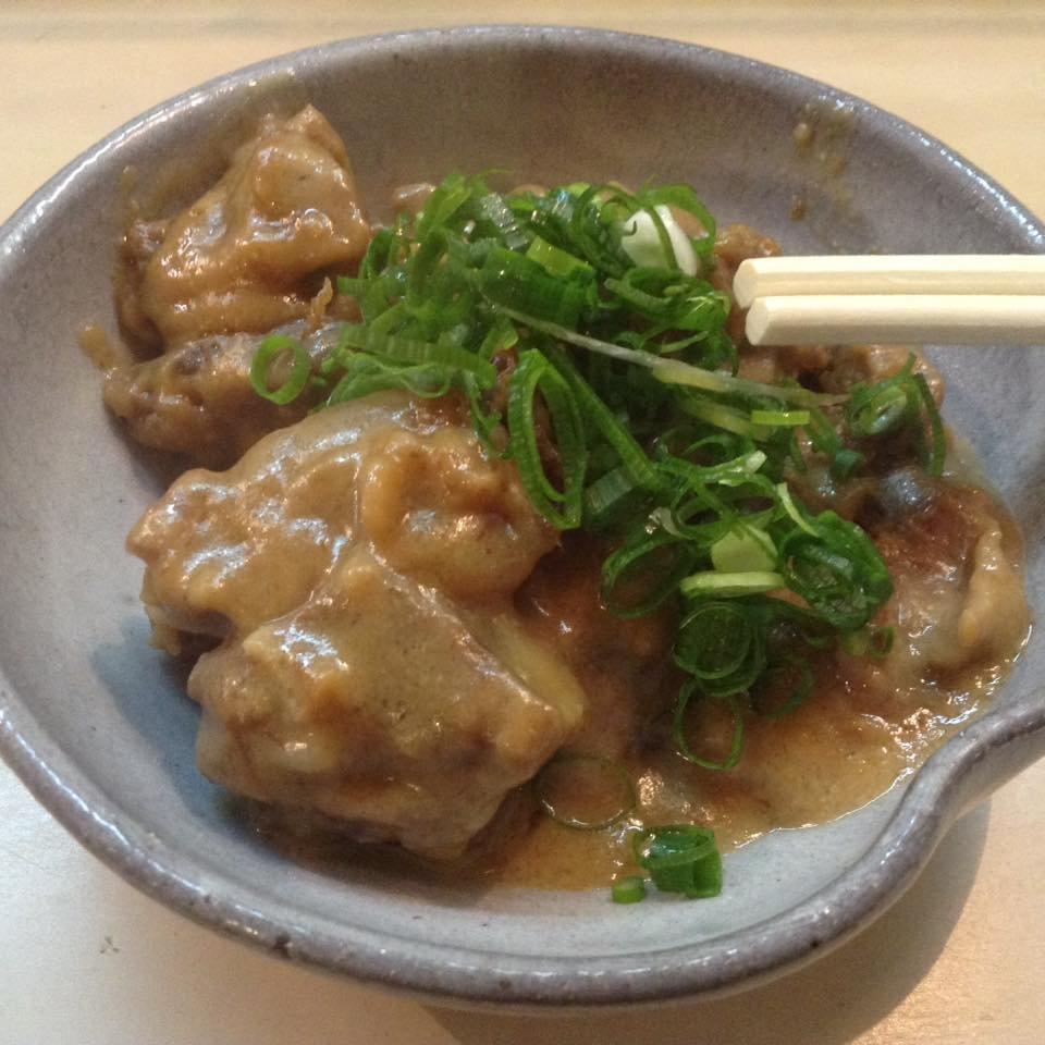 Thịt bò góp mặt trong nhiều món ăn ngon của Osaka, bao gồm cả doteyaki (Ảnh: Internet).