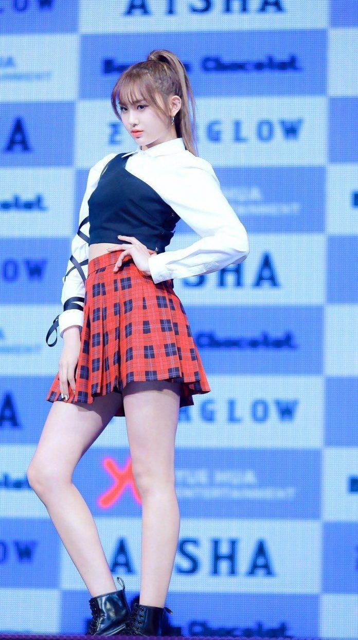 Thành viên EVERGLOW, Aisha, hiện đang là nữ idol 10X cao nhất KPOP với chiều cao 1m74 và vẫn đang phát triển. (Nguồn: Internet)