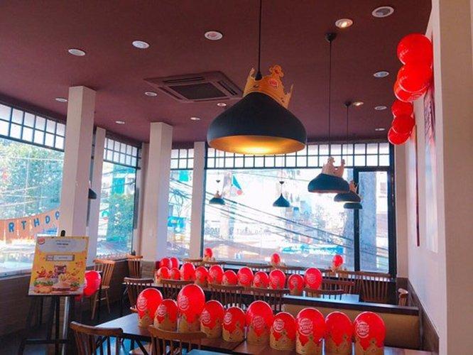 Bên trong không gian Burger King Nguyễn Tri Phương. (Ảnh : Internet). Bên trong không gian Burger King Nguyễn Tri Phương. (Ảnh : Internet).
