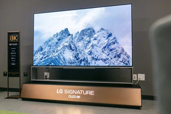 Tivi OLED 8K 88 inch của LG có giá khoảng 30.000 USD (Ảnh: Internet).