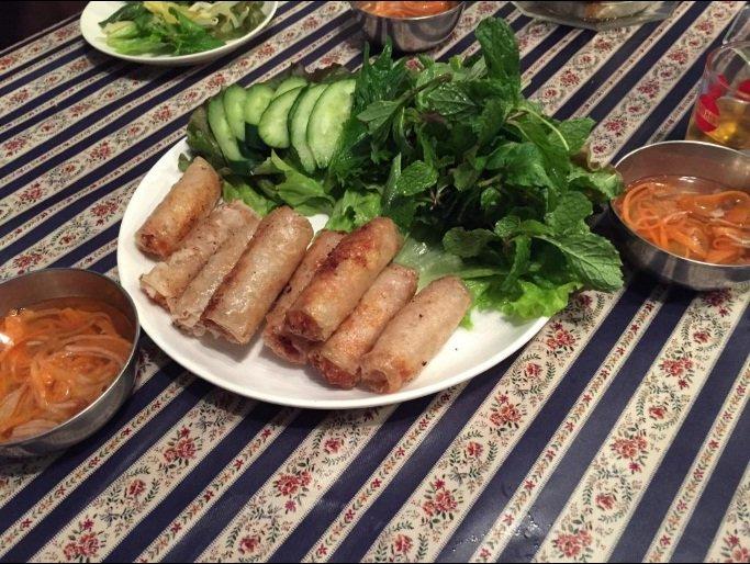 Món nem cuốn chuẩn vị Việt tại nhà hàng Mỹ Lệ (Ảnh: Internet).
