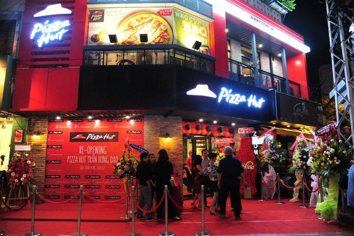 Hình ảnh bên ngoài quán Pizza Hut Trần Hưng Đạo. (Ảnh : Internet). Hình ảnh bên ngoài quán Pizza Hut Trần Hưng Đạo. (Ảnh : Internet).