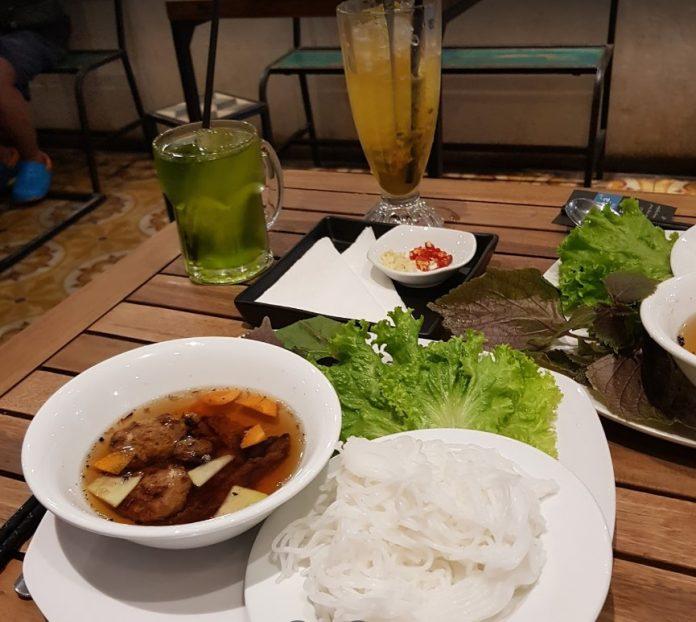 Món ăn tại bún chả 145 (Nguồn: Internet) Món ăn tại bún chả 145 (Nguồn: Internet)