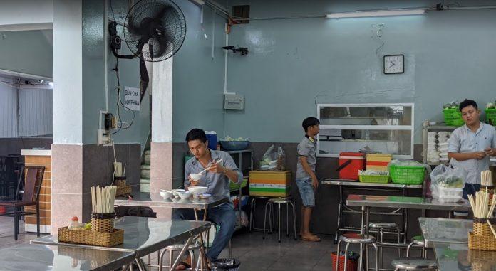 Không gian tại Bún Chả Ánh Hồng Hà Nội (Nguồn: Internet) Không gian tại Bún Chả Ánh Hồng Hà Nội (Nguồn: Internet)