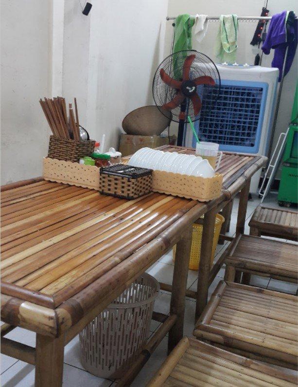 Không gian quán Bún Chả Dì Xuân (Nguồn: Internet) Không gian quán Bún Chả Dì Xuân (Nguồn: Internet)