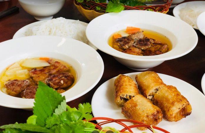 Đồ ăn tại Bún Chả Hà Nội Xưa (Nguồn: Internet) Đồ ăn tại Bún Chả Hà Nội Xưa (Nguồn: Internet)