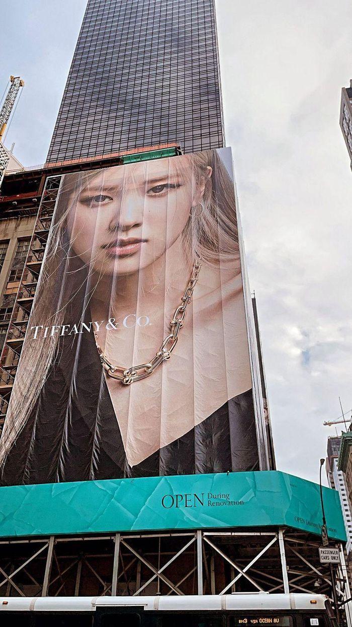Ảnh quảng cáo của Rosé xuất hiện cực lớn tại New York (Nguồn: Internet).