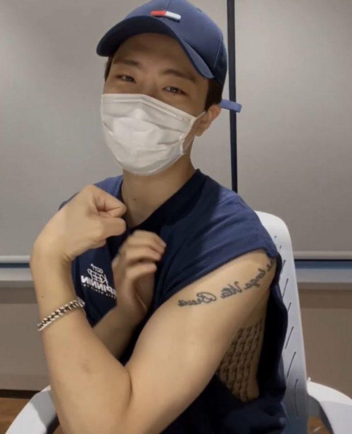 Youngjae (GOT7) là một trong những thần tượng KPOP hiếm hoi sở hữu hình xăm trên cơ thể. (Nguồn: Internet) Youngjae (GOT7) là một trong những thần tượng KPOP hiếm hoi sở hữu hình xăm trên cơ thể. (Nguồn: Internet)